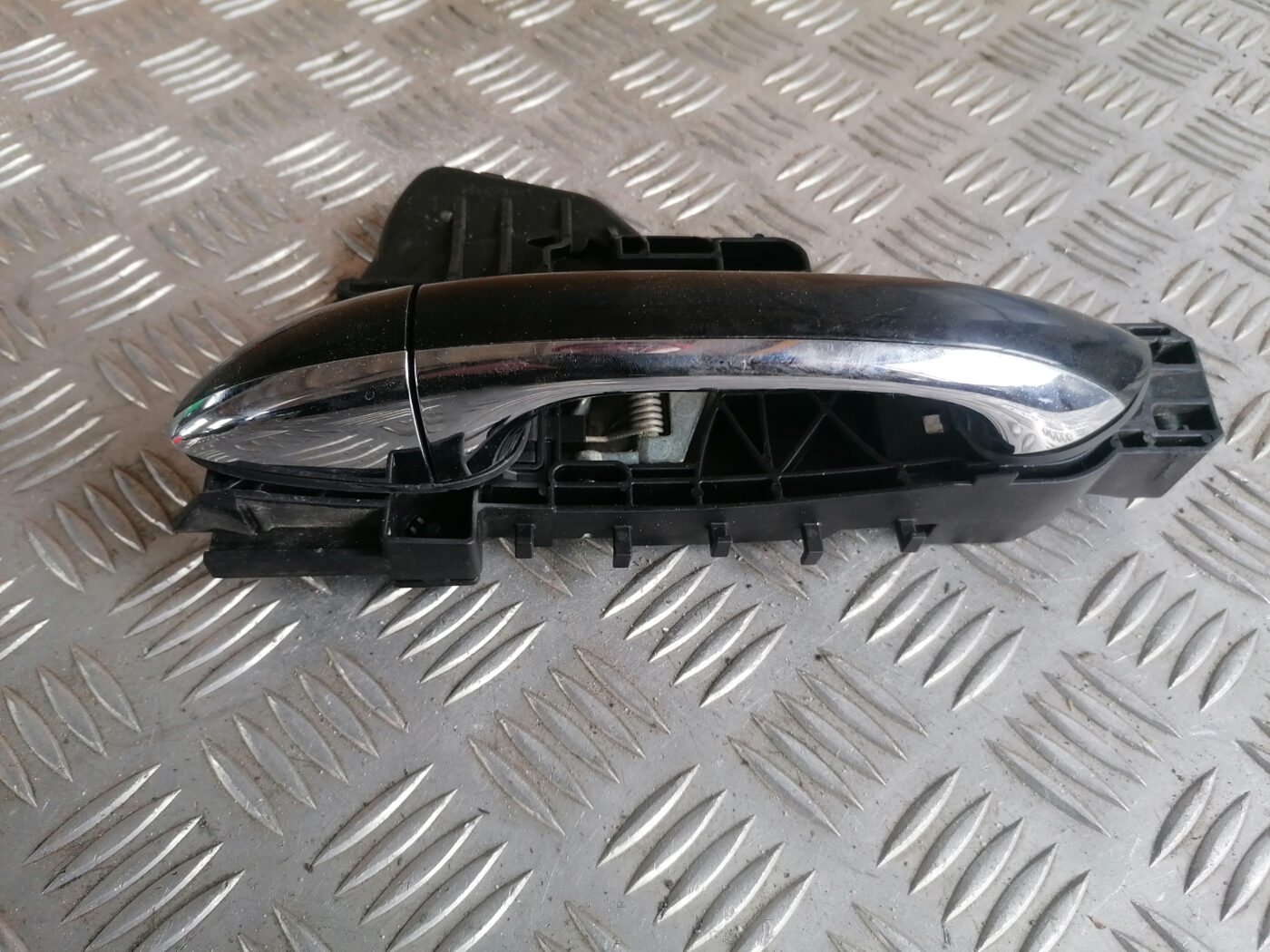 Aizmugurējais kreisais durvju rokturis priekš MERCEDES BENZ ML280 2008 OBSIDIAN BLACK