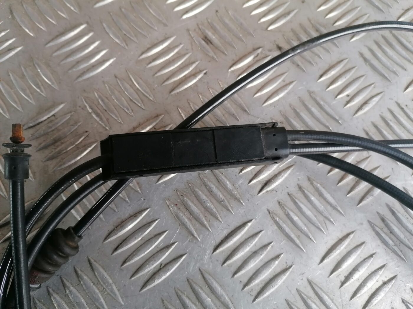 Pārsega slēdzenes trose priekš MERCEDES BENZ ML280 2008 OBSIDIAN BLACK