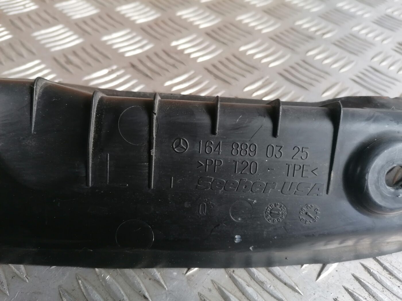 Ieliktņis starp spārnu un durvīm priekš MERCEDES BENZ ML280 2008 OBSIDIAN BLACK 6 Ieliktņis starp spārnu un durvīm priekš MERCEDES BENZ ML280 2008 OBSIDIAN BLACK