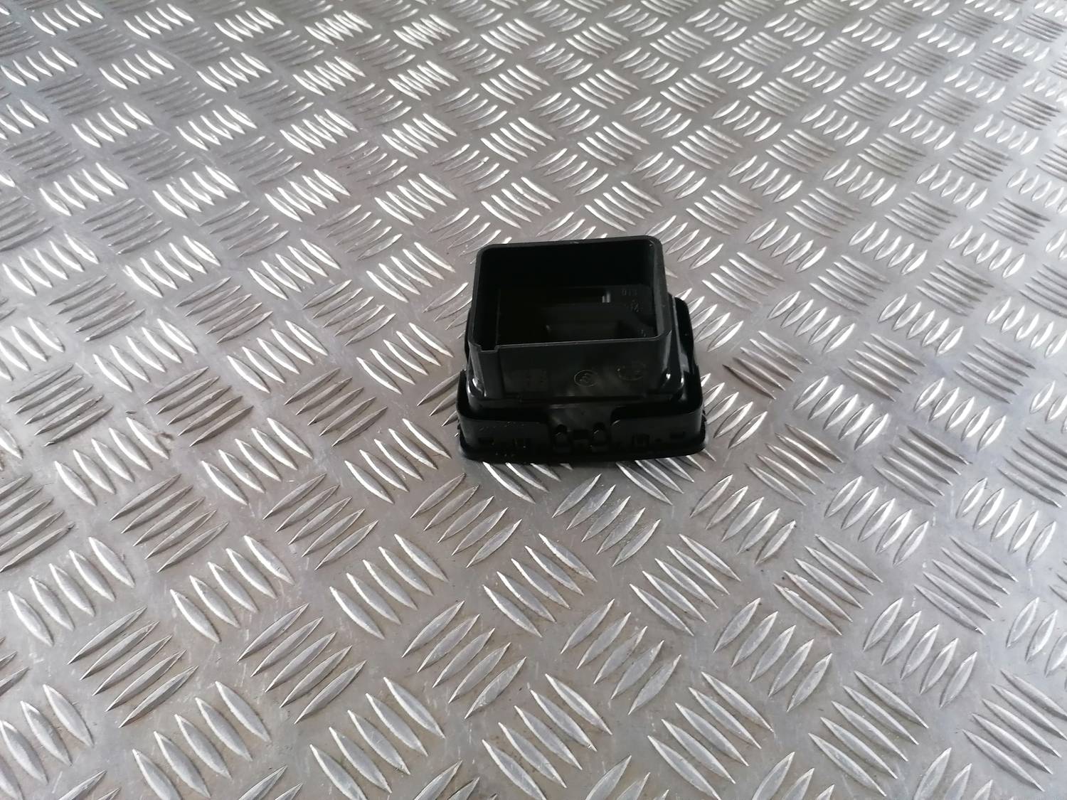 Mērinstrumentu paneļa gaisa vads, pa kreisi priekš VW CRAFTER 2018 3 Mērinstrumentu paneļa gaisa vads, pa kreisi priekš VW CRAFTER 2018