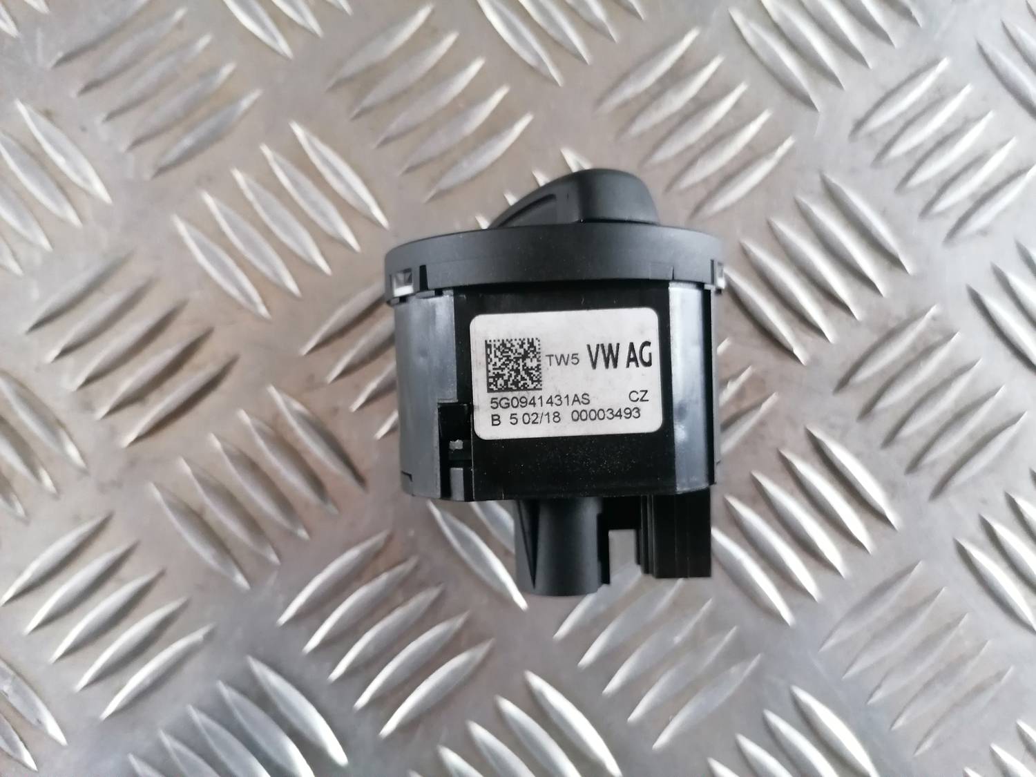 Gaismas slēdzis priekš VW CRAFTER 2018 5 Gaismas slēdzis priekš VW CRAFTER 2018