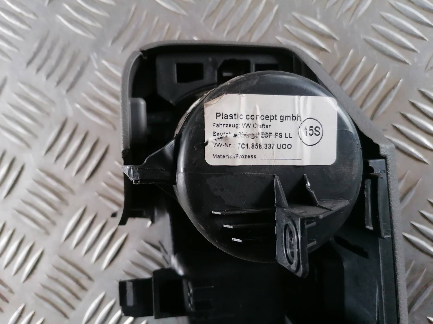 Krūzes turētājs priekš VW CRAFTER 2018 4 Krūzes turētājs priekš VW CRAFTER 2018