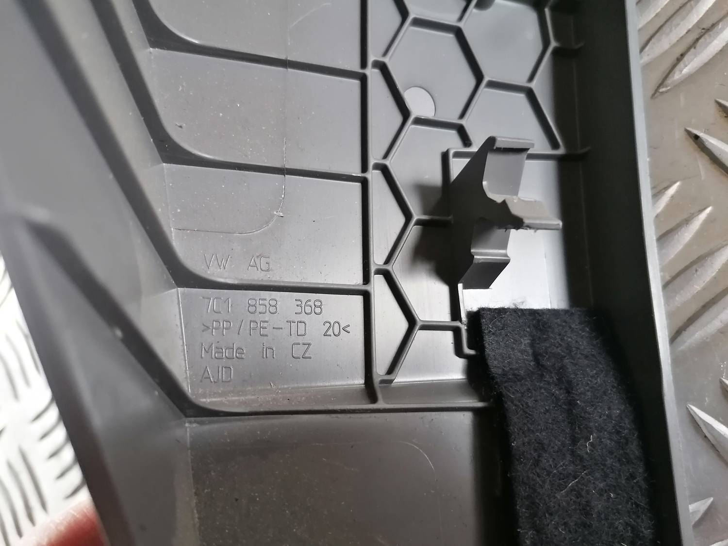 Mērinstrumentu paneļa dekoratīvā uzlika priekš VW CRAFTER 2018 5 Mērinstrumentu paneļa dekoratīvā uzlika priekš VW CRAFTER 2018