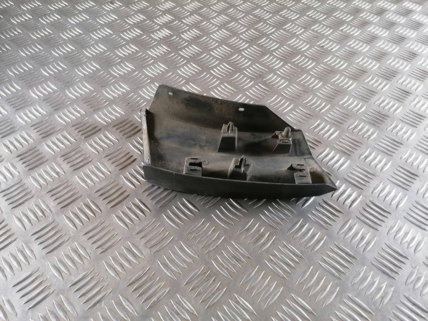 Priekšēja spārna uzlika/moldings priekš VW CRAFTER 2018