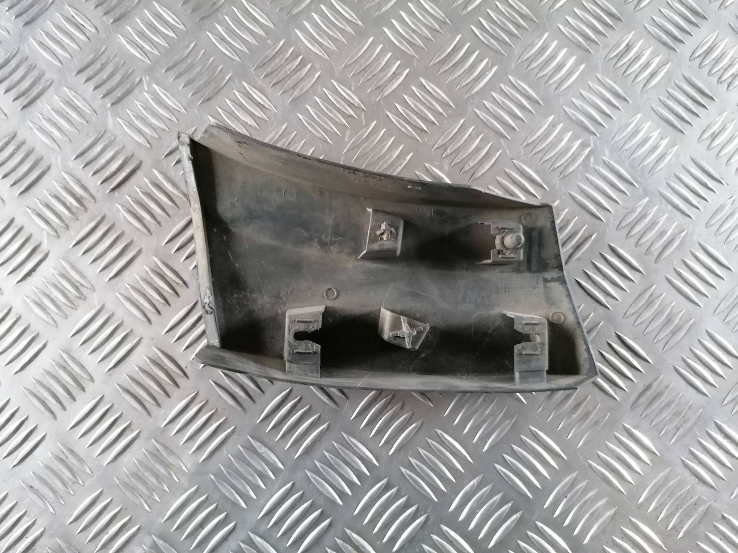 Priekšēja spārna uzlika/moldings priekš VW CRAFTER 2018