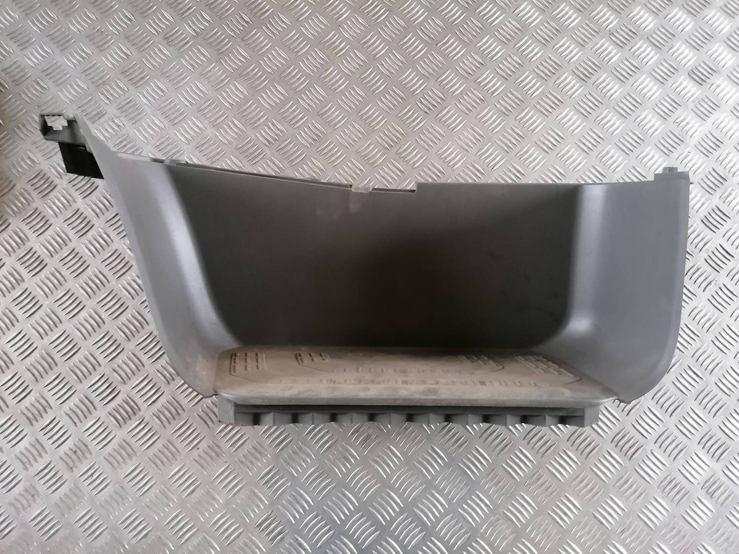 Sliekšņa/Kabīnes kāpnes priekš VW CRAFTER 2018 1 Sliekšņa/Kabīnes kāpnes priekš VW CRAFTER 2018