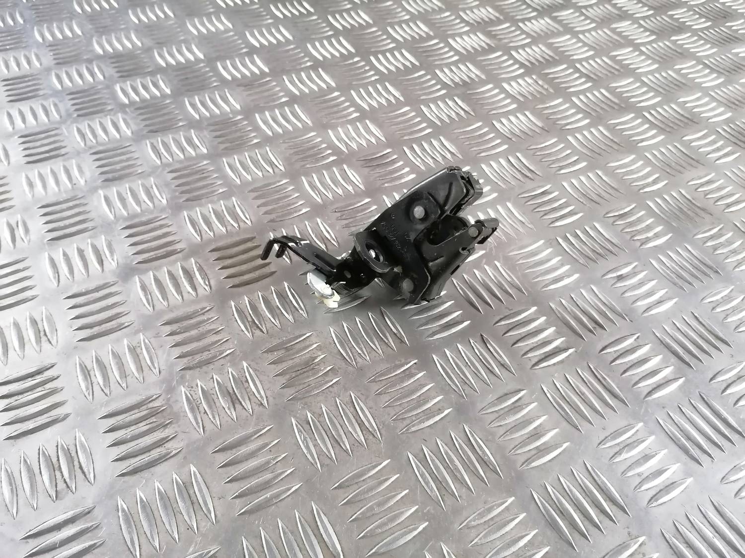 Bagāžnieka vāka slēdzene priekš VW CRAFTER 2018 1 Bagāžnieka vāka slēdzene priekš VW CRAFTER 2018