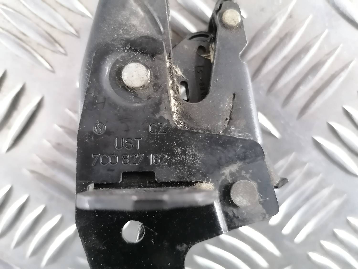 Bagāžnieka vāka slēdzene priekš VW CRAFTER 2018 3 Bagāžnieka vāka slēdzene priekš VW CRAFTER 2018