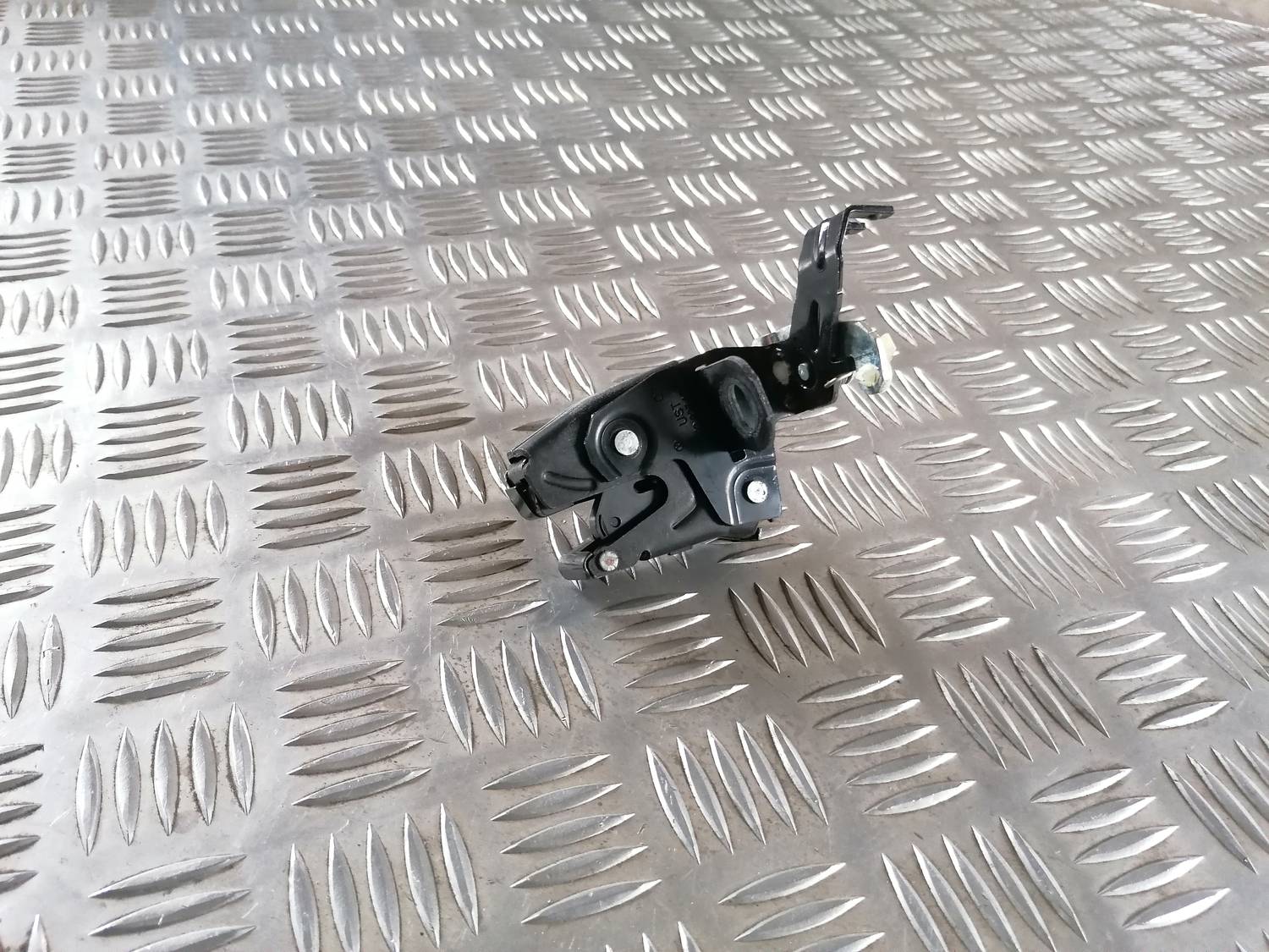 Bagāžnieka vāka slēdzene priekš VW CRAFTER 2018 1 Bagāžnieka vāka slēdzene priekš VW CRAFTER 2018