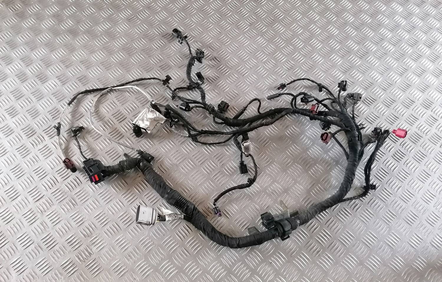 Dzinēja vadi priekš VW CRAFTER 2018 1 Dzinēja vadi priekš VW CRAFTER 2018