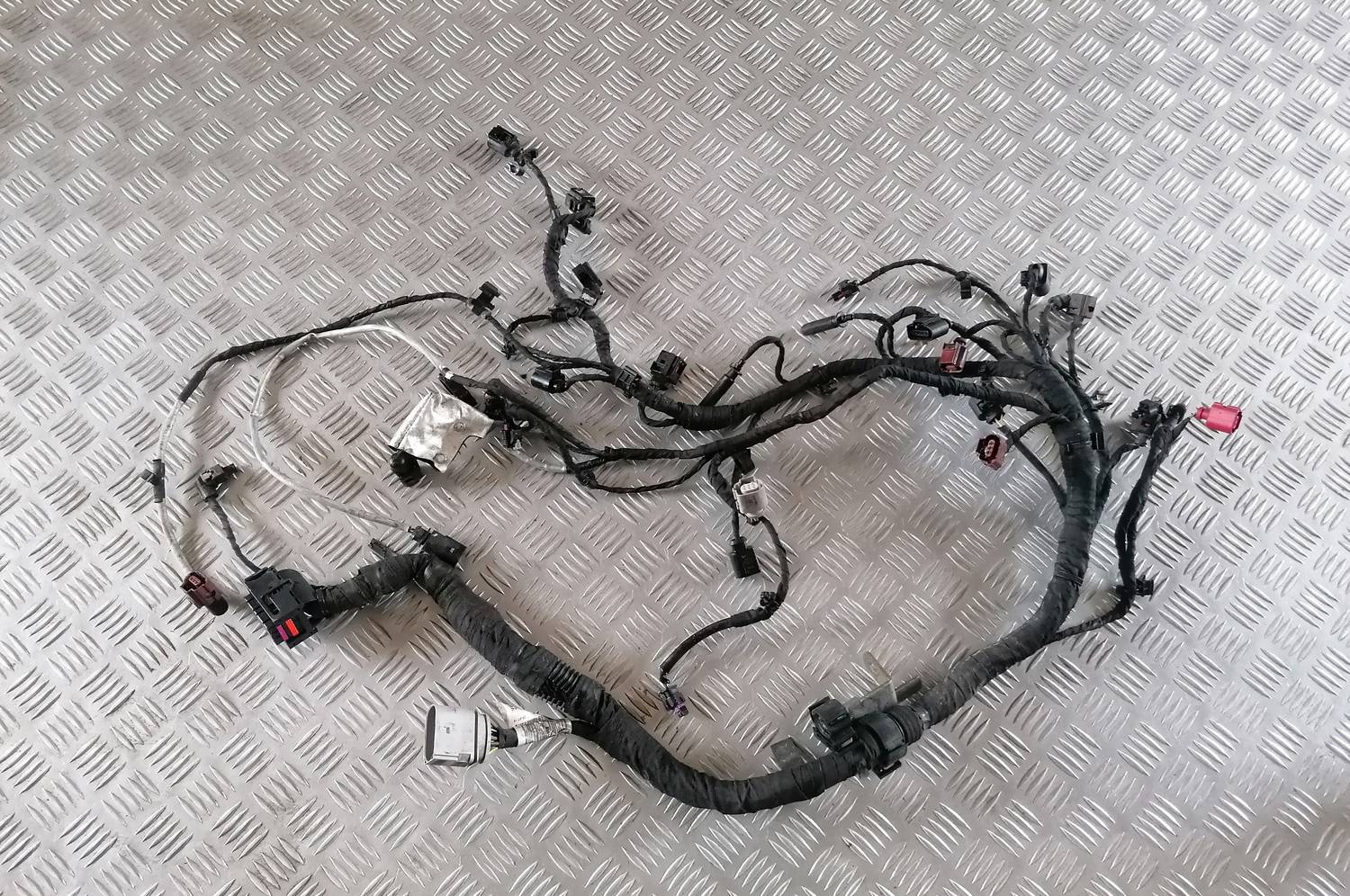 Dzinēja vadi priekš VW CRAFTER 2018 2 Dzinēja vadi priekš VW CRAFTER 2018