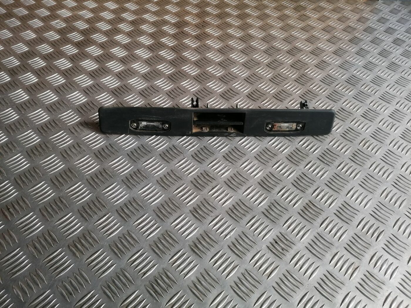 Numura zīmes gaismas uzlika komplektā priekš VOLVO V70 2009 1 Numura zīmes gaismas uzlika komplektā priekš VOLVO V70 2009