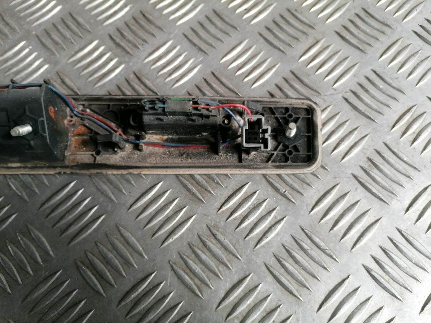 Numura zīmes gaismas uzlika komplektā priekš VOLVO V70 2009 6 Numura zīmes gaismas uzlika komplektā priekš VOLVO V70 2009