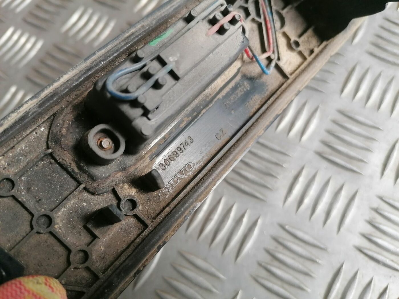 Numura zīmes gaismas uzlika komplektā priekš VOLVO V70 2009 5 Numura zīmes gaismas uzlika komplektā priekš VOLVO V70 2009