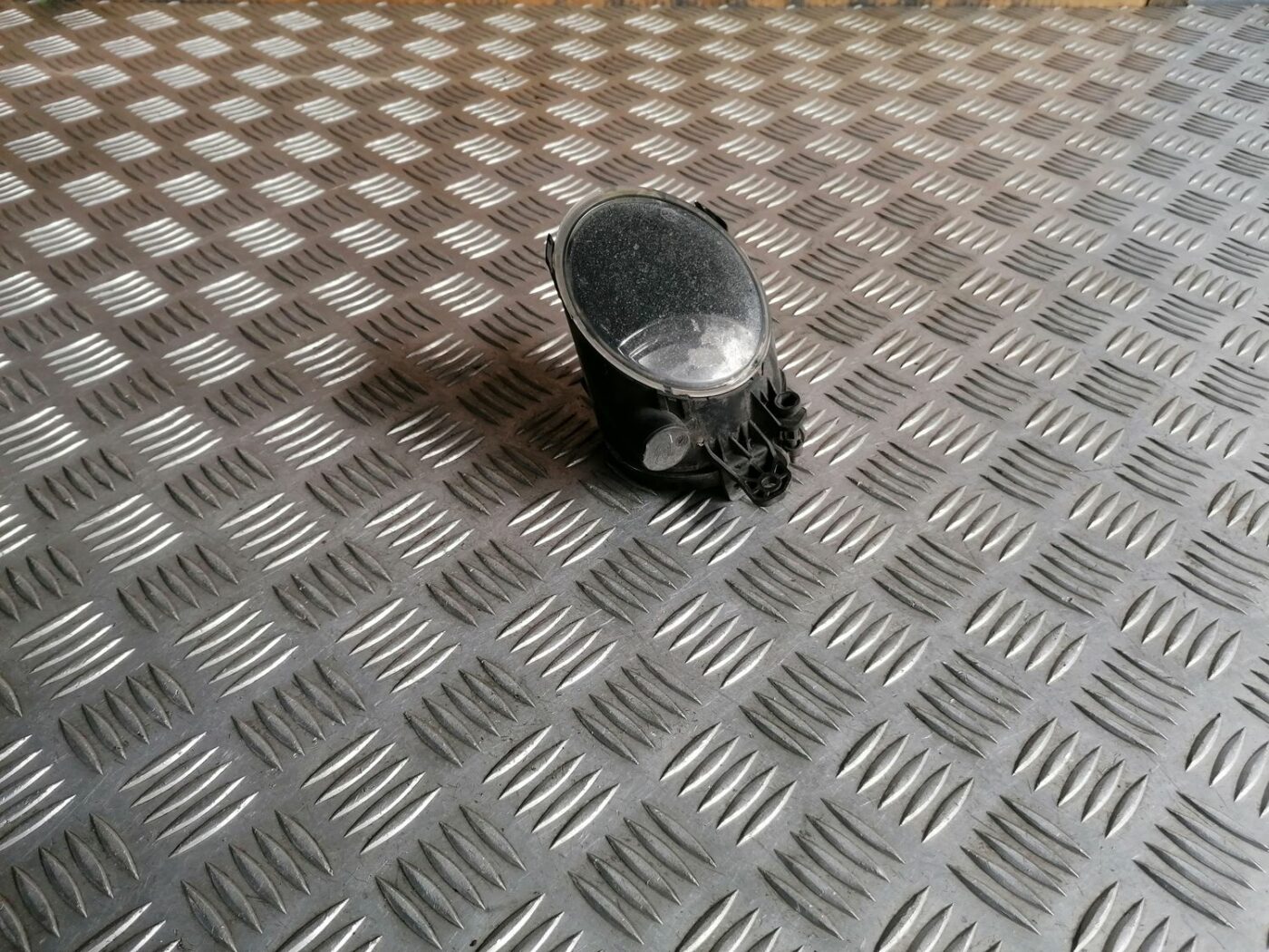 Miglas lukturis priekšā labajā pusē priekš VOLVO V70 2009 1 Miglas lukturis priekšā labajā pusē priekš VOLVO V70 2009