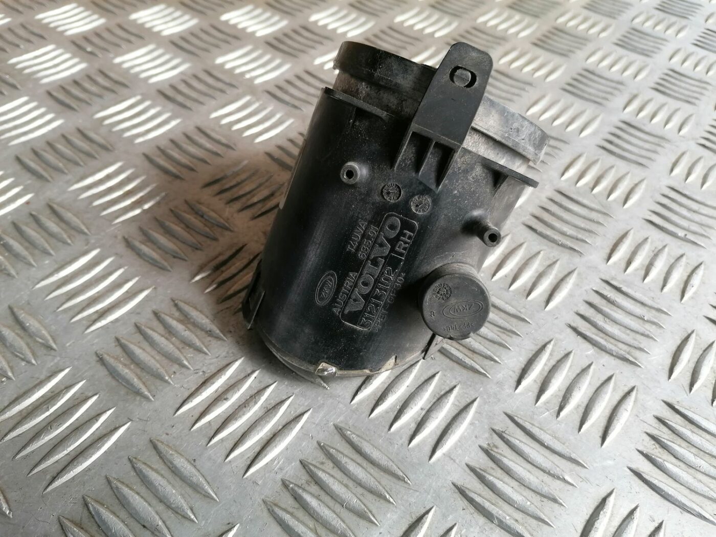 Miglas lukturis priekšā labajā pusē priekš VOLVO V70 2009 4 Miglas lukturis priekšā labajā pusē priekš VOLVO V70 2009