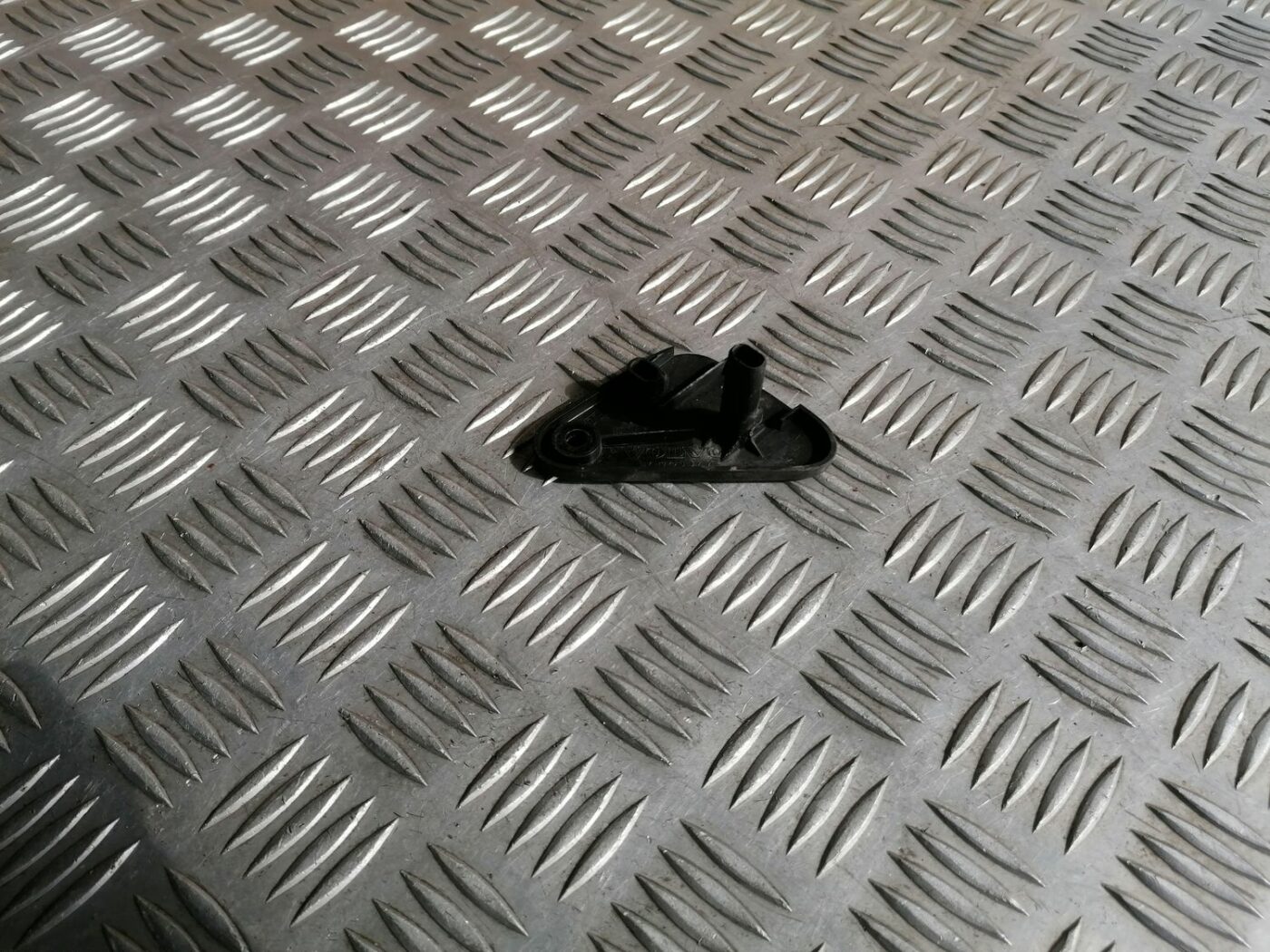 Radiatora vāks priekš VOLVO V70 2009 2 Radiatora vāks priekš VOLVO V70 2009