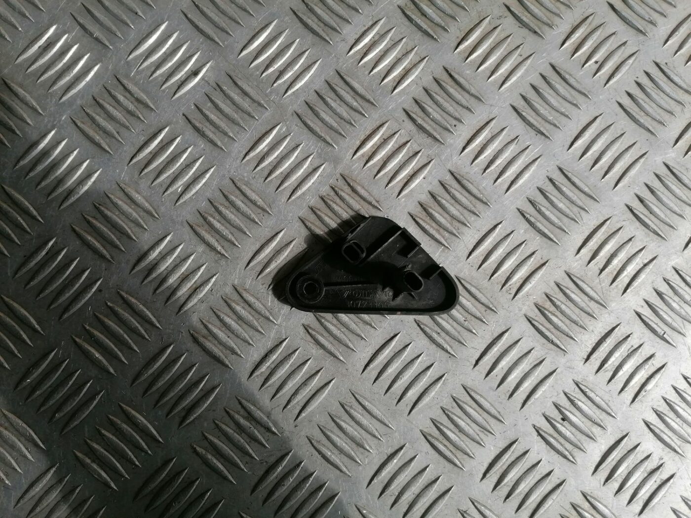 Radiatora vāks priekš VOLVO V70 2009 4 Radiatora vāks priekš VOLVO V70 2009