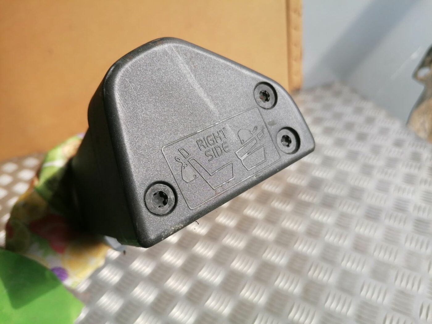 Bagāžnieka nodalījuma tīkls priekš VOLVO V70 2009 5 Bagāžnieka nodalījuma tīkls priekš VOLVO V70 2009