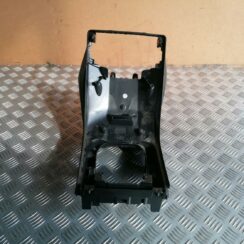 Centrālās konsoles iekšējā plastmasa priekš VOLVO V70 2009