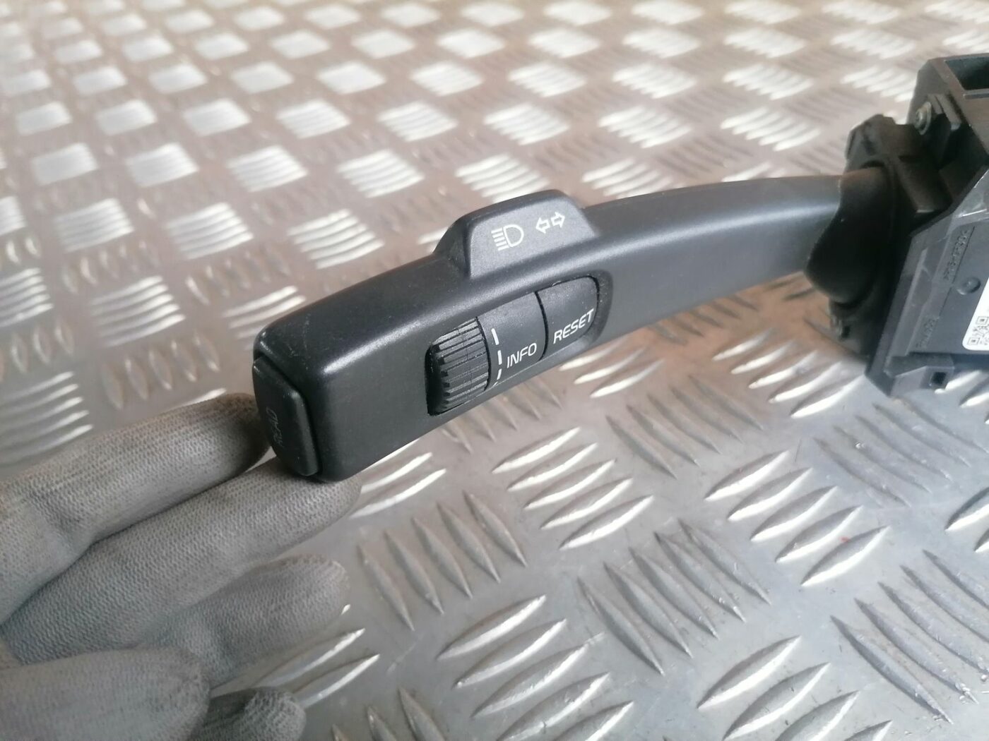 Stūres statnes slēdzis priekš VOLVO V70 2009 2 Stūres statnes slēdzis priekš VOLVO V70 2009