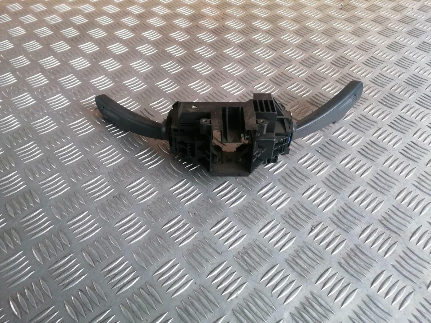 Stūres statnes slēdzis priekš VOLVO V70 2009 7 Stūres statnes slēdzis priekš VOLVO V70 2009