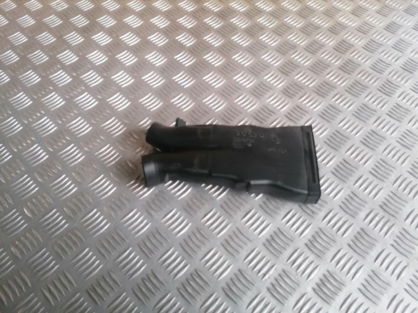 Salona gaisa vads priekš VOLVO V70 2009 1 Salona gaisa vads priekš VOLVO V70 2009