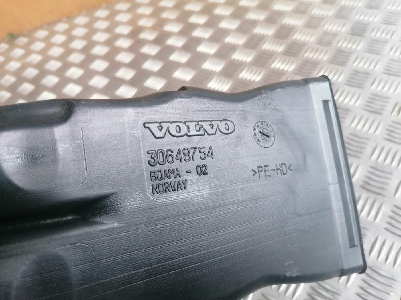 Salona gaisa vads priekš VOLVO V70 2009 3 Salona gaisa vads priekš VOLVO V70 2009