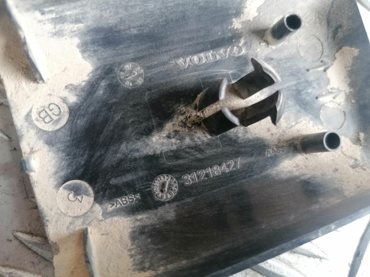 Bagažnieka eņģes uzlika priekš VOLVO V70 2009