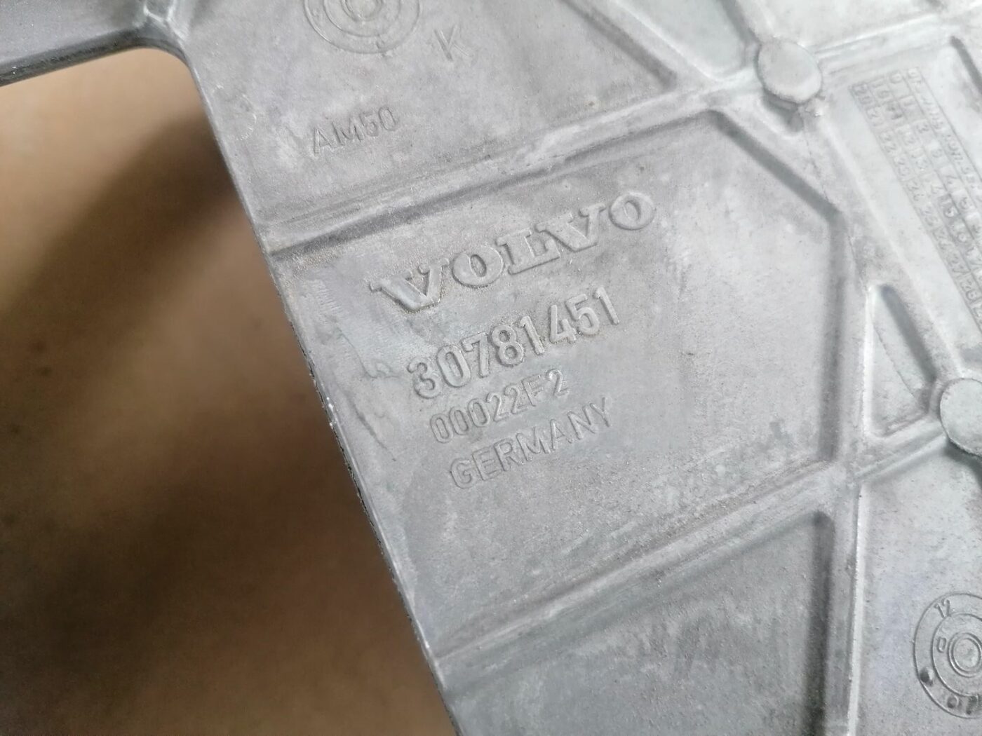 Ātrumkārbas kronšteins priekš VOLVO V70 2009 3 Ātrumkārbas kronšteins priekš VOLVO V70 2009