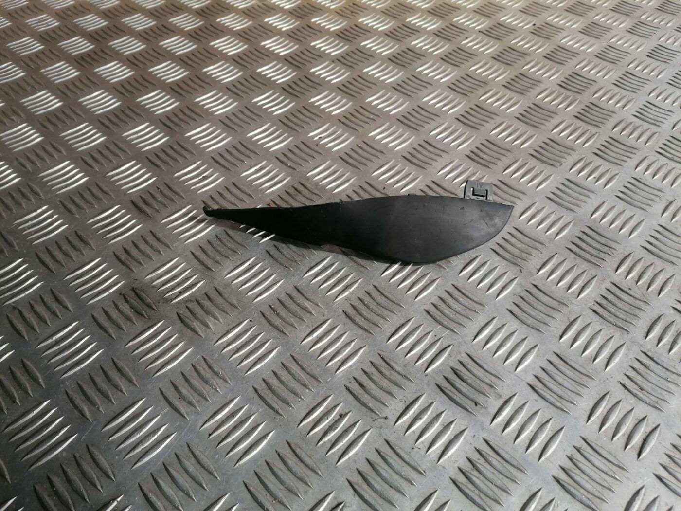 Vējstikla uzlika (deflektors) priekš VOLVO V70 2009 1 Vējstikla uzlika (deflektors) priekš VOLVO V70 2009