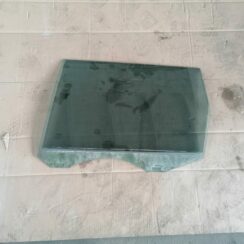 Aizmugurējo kreiso durvju stikls priekš VOLVO V70 2009