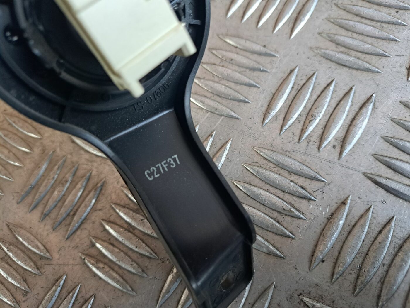 Durvju skaļrunis, augšā priekš TOYOTA RAV 4 2006 5 Durvju skaļrunis, augšā priekš TOYOTA RAV 4 2006