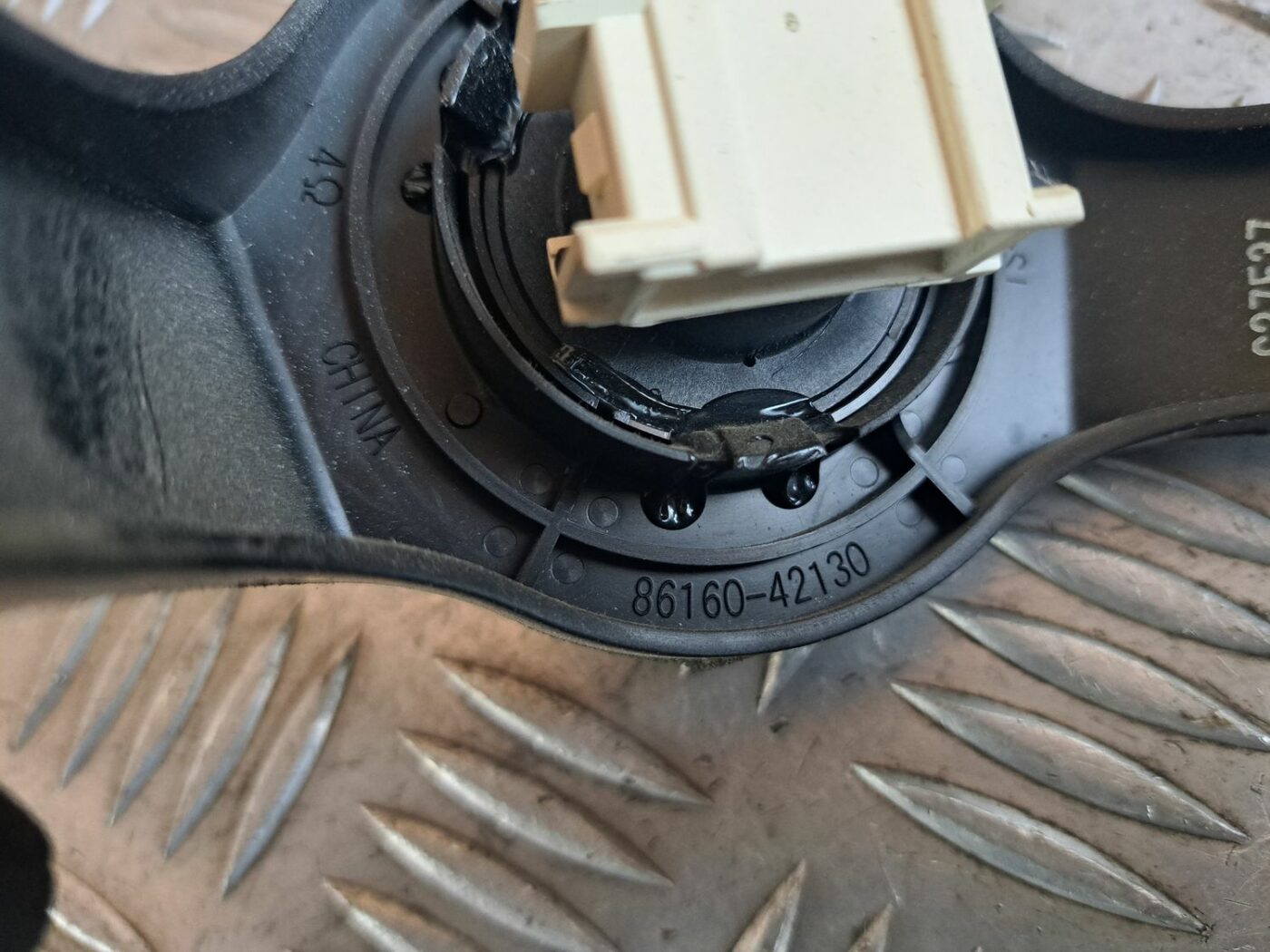 Durvju skaļrunis, augšā priekš TOYOTA RAV 4 2006 4 Durvju skaļrunis, augšā priekš TOYOTA RAV 4 2006