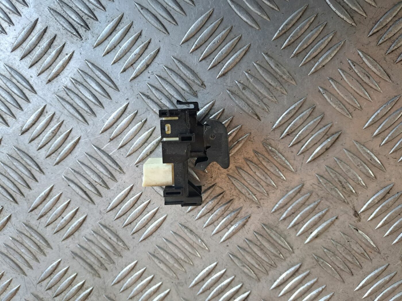 Stikla pacelšanas poga priekš TOYOTA RAV 4 2006