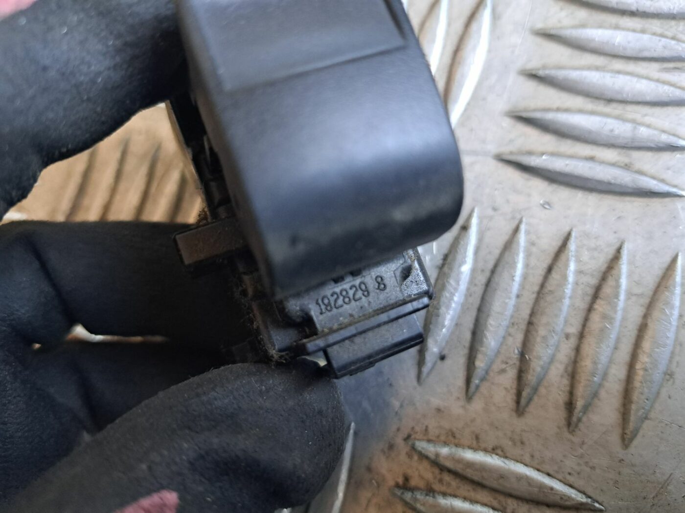 Stikla pacelšanas poga priekš TOYOTA RAV 4 2006