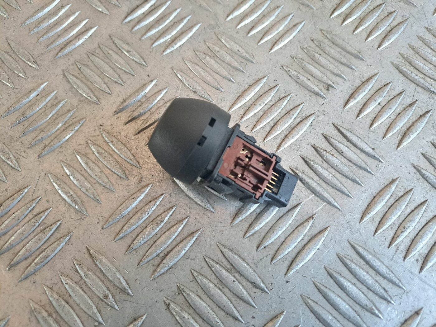 Diferenciāla pārslēgšanas poga priekš TOYOTA RAV 4 2006 2 Diferenciāla pārslēgšanas poga priekš TOYOTA RAV 4 2006