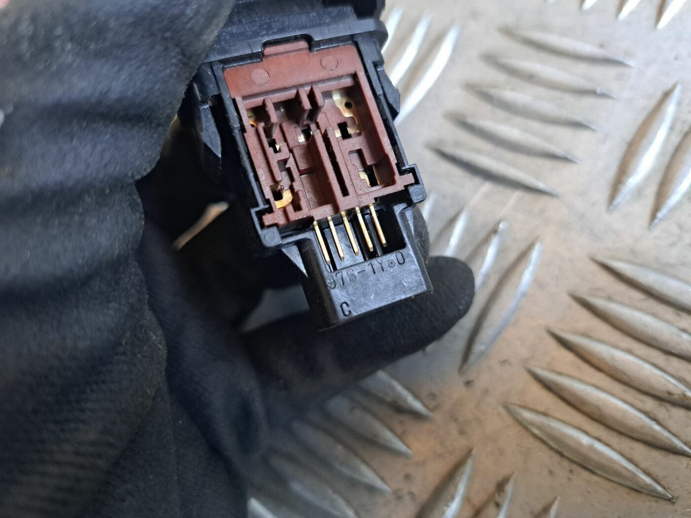 Diferenciāla pārslēgšanas poga priekš TOYOTA RAV 4 2006 3 Diferenciāla pārslēgšanas poga priekš TOYOTA RAV 4 2006