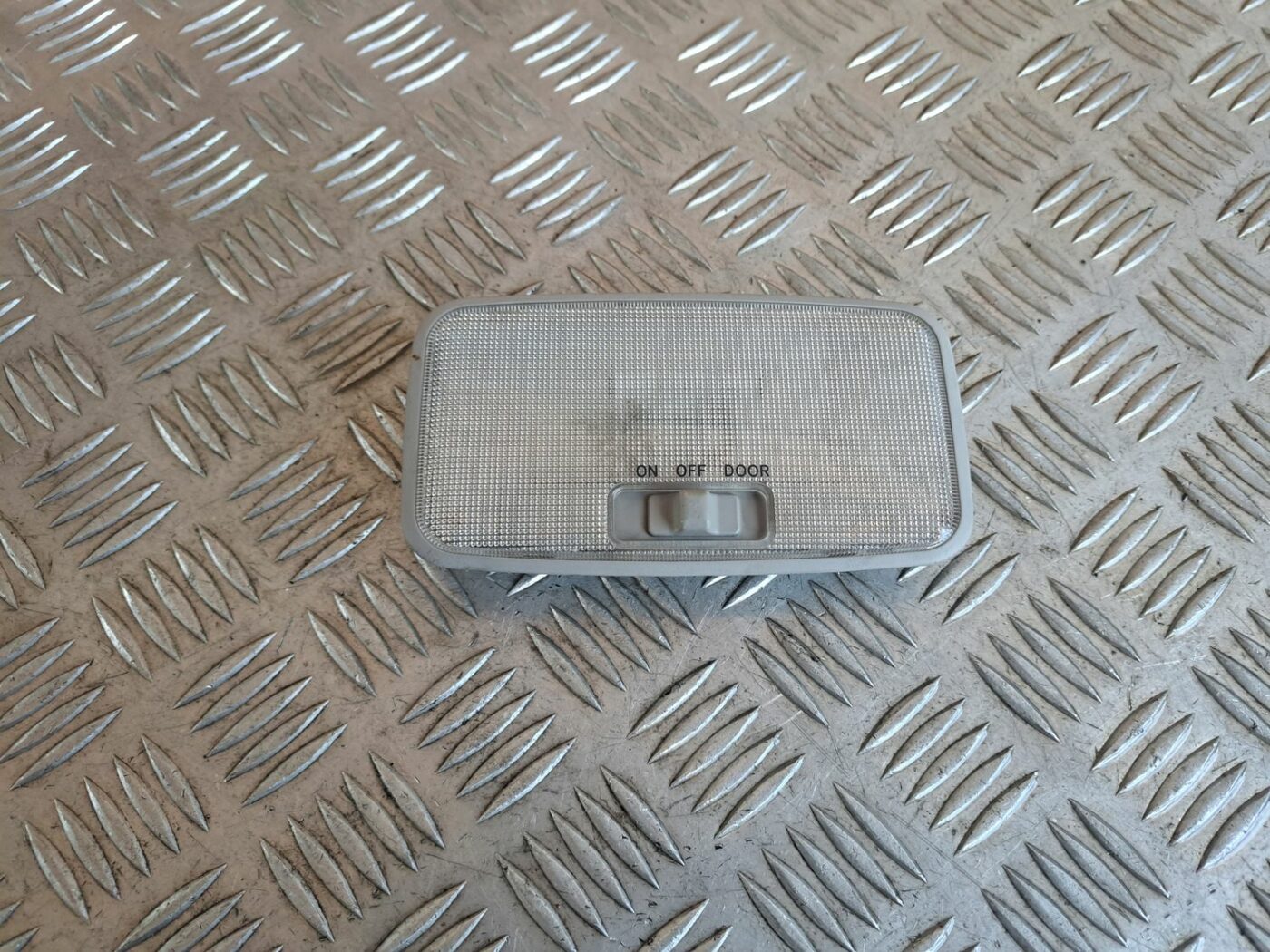 Aizmugurējo sēdvietu apgaismojums priekš TOYOTA RAV 4 2006