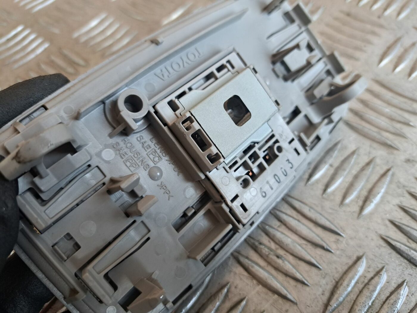 Aizmugurējo sēdvietu apgaismojums priekš TOYOTA RAV 4 2006