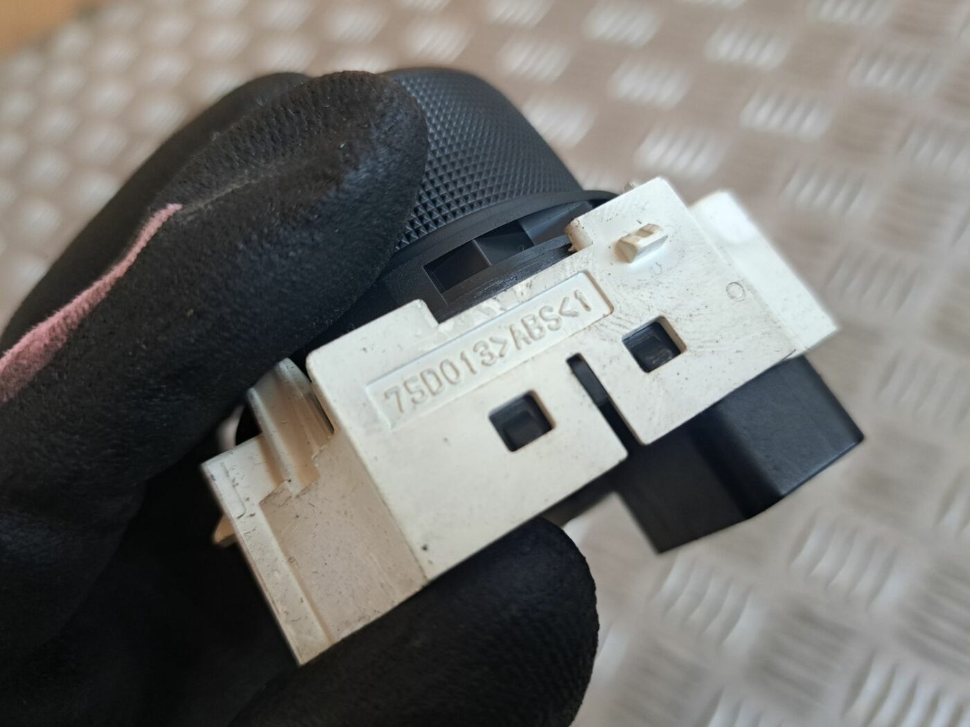 Salona ventilatora regulēšanas poga priekš TOYOTA RAV 4 2006 4 Salona ventilatora regulēšanas poga priekš TOYOTA RAV 4 2006