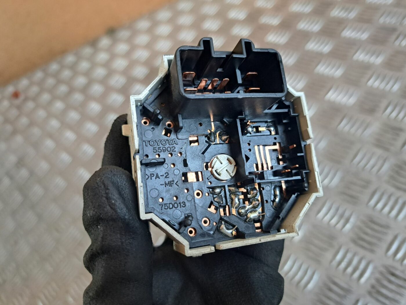 Salona ventilatora regulēšanas poga priekš TOYOTA RAV 4 2006 3 Salona ventilatora regulēšanas poga priekš TOYOTA RAV 4 2006