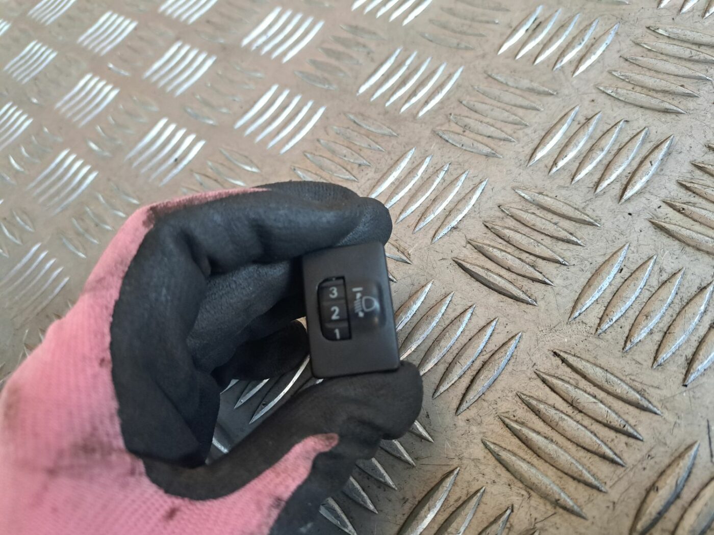 Lukturu augstuma regulēšanas poga priekš TOYOTA RAV 4 2006