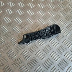 Priekšējā spārna un bufera stiprinājums priekš TOYOTA RAV 4 2006