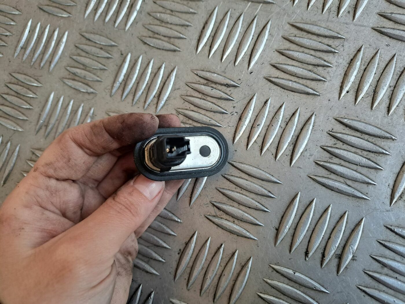 Durvju atvēršanas/aizvēršanas kontakts priekš TOYOTA RAV 4 2006