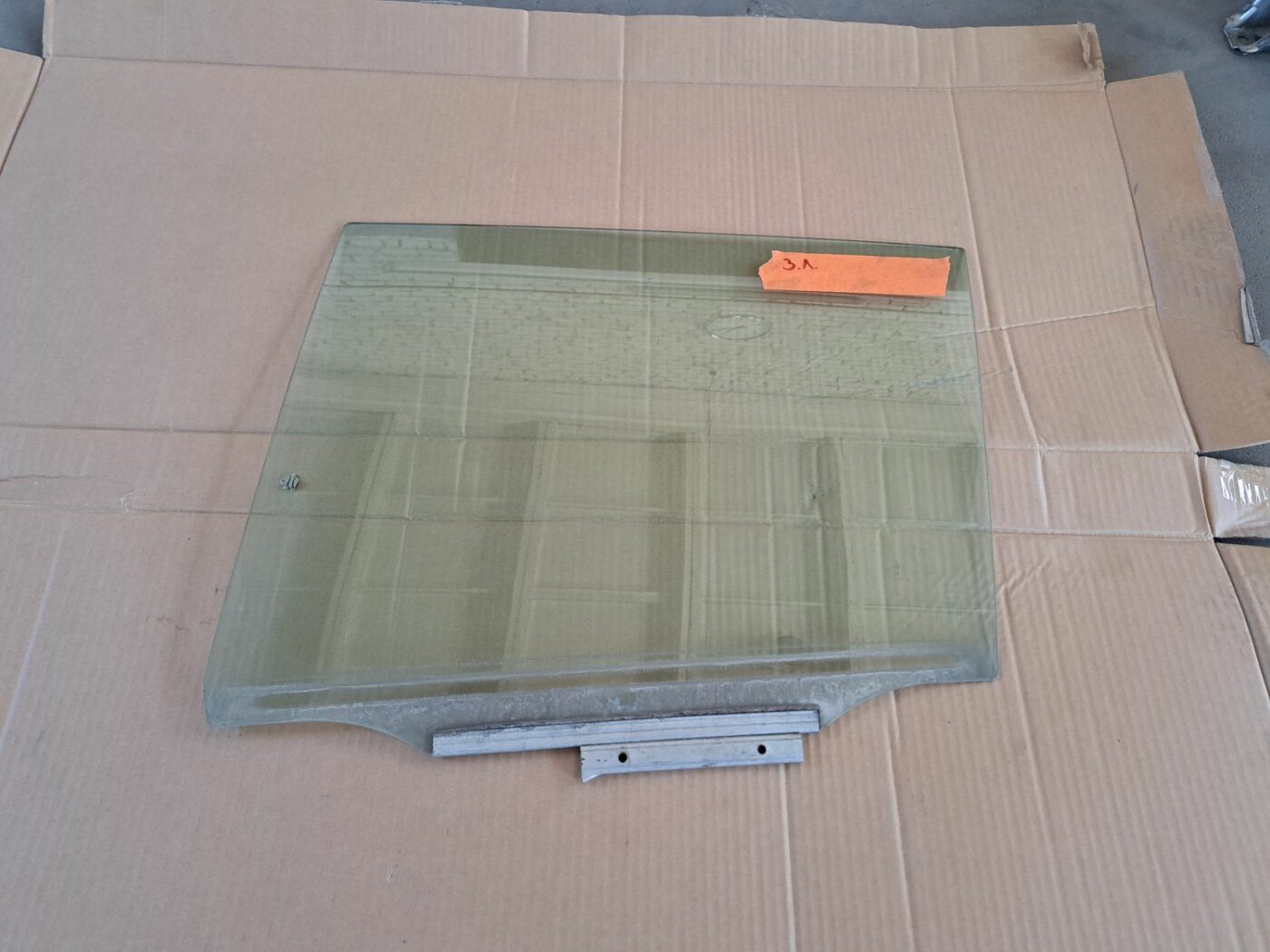 Aizmugurējo kreiso durvju stikls priekš TOYOTA RAV 4 2006 1 Aizmugurējo kreiso durvju stikls priekš TOYOTA RAV 4 2006