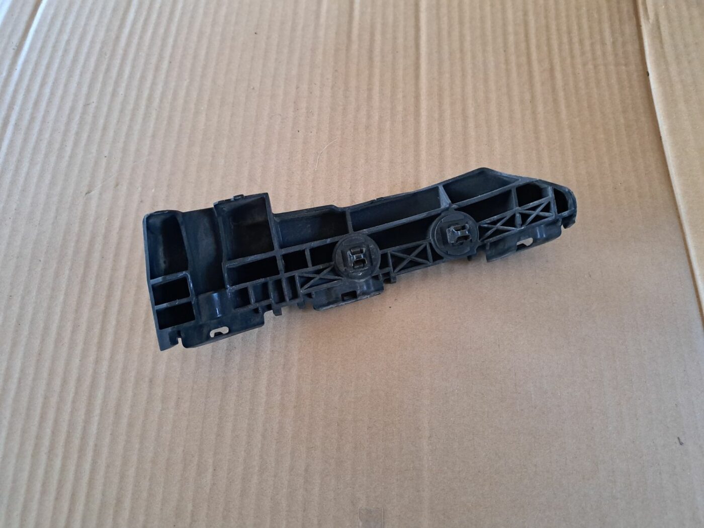 Aizmugurēja bufera kronšteins priekš TOYOTA RAV 4 2006