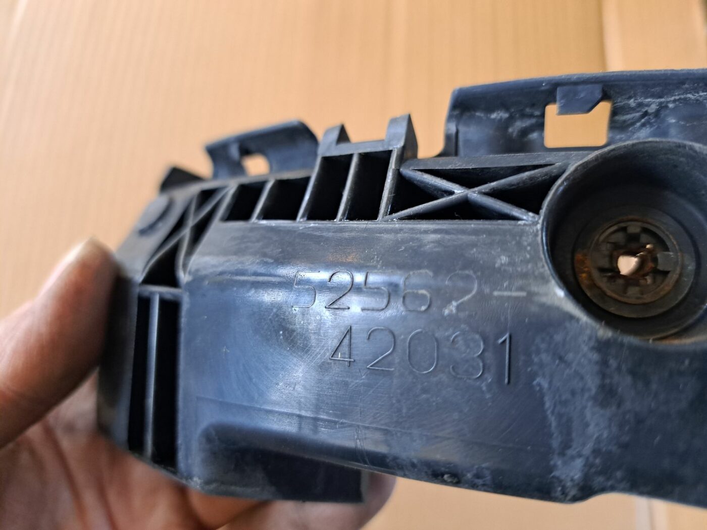 Aizmugurēja bufera kronšteins priekš TOYOTA RAV 4 2006