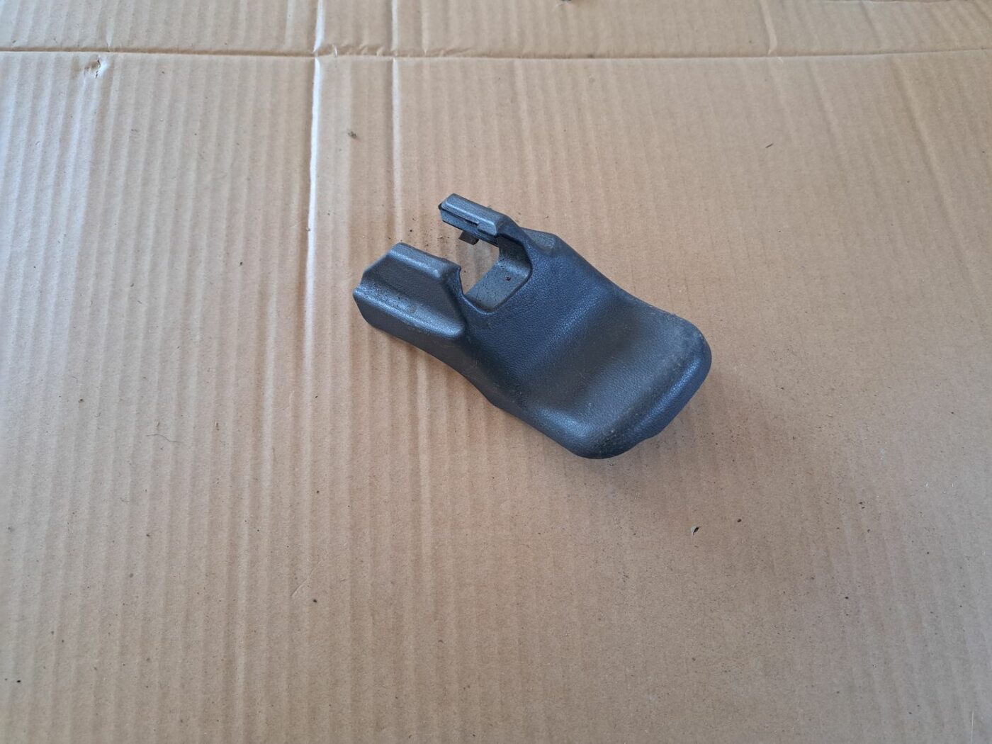 Priekšējā labā sēdekļa sliežu apdare priekš TOYOTA RAV 4 2006