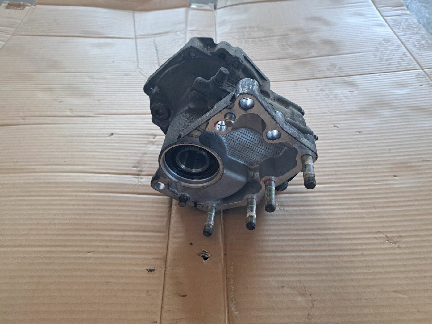 Sadales kārba priekš TOYOTA RAV 4 2006 2 Sadales kārba priekš TOYOTA RAV 4 2006